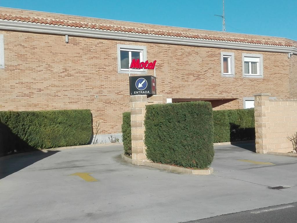 Hotel Cies Calvarrasa de Abajo Exterior foto